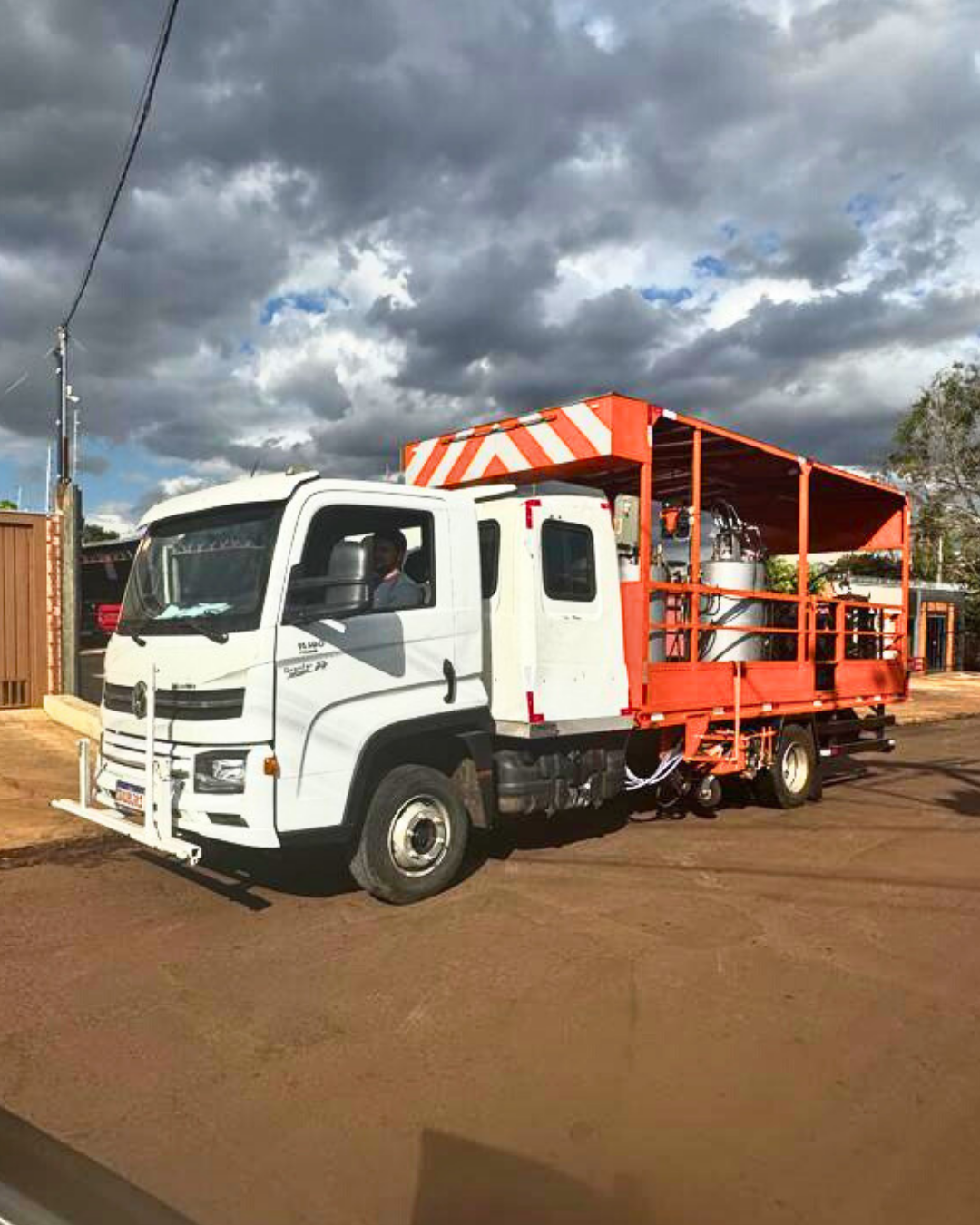 Caminhão VW de sinalização horizontal